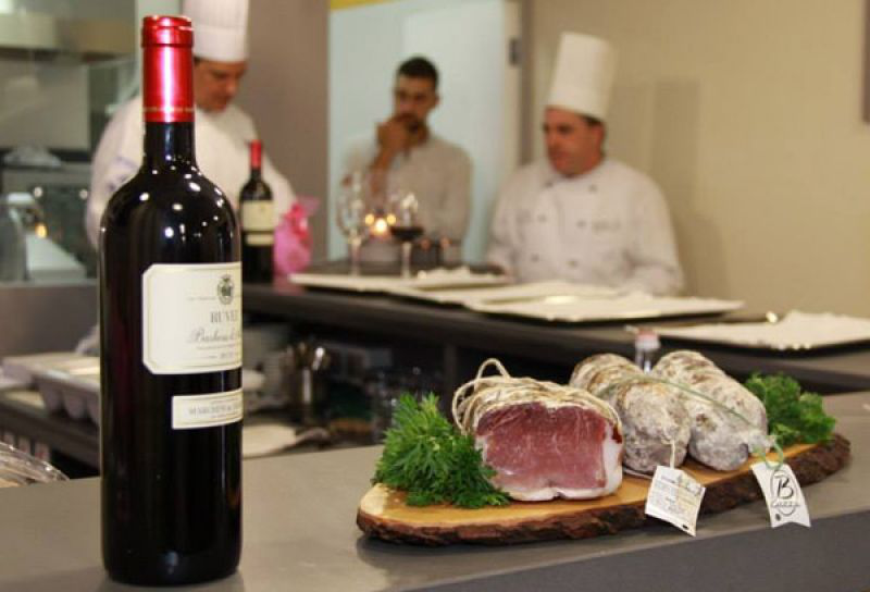 I profumi dell'italia rappresentata dai suoi vini. un viaggio nell'eccellenza regionale